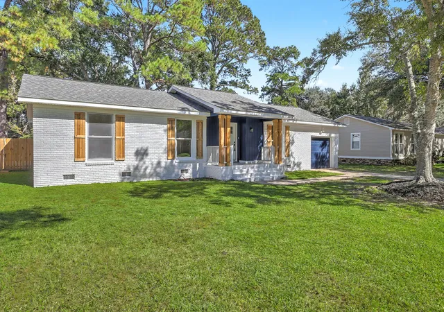 Photo 2 of Single family home for sale at 103 Sandtrap Rd, Summerville, SC 29483 | MLS# 26029493 | Listing updated on 2026-10-29