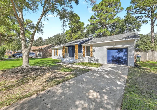 Photo 3 of Single family home for sale at 103 Sandtrap Rd, Summerville, SC 29483 | MLS# 26029493 | Listing updated on 2026-10-29