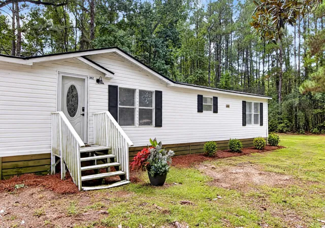 Photo 2 of Manufactured home for sale at 3952 Clover Hl Rd, Green Pond, SC 29446 | MLS# 26028083 | Listing updated on 2026-10-14