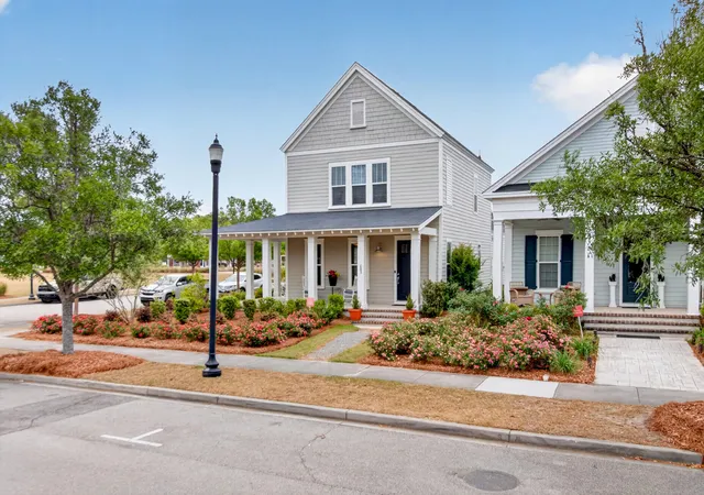 Photo 2 of Single family home for sale at 203 Gnarly Oak Ln, Summerville, SC 29485 | MLS# 26025266 | Listing updated on 2026-09-17