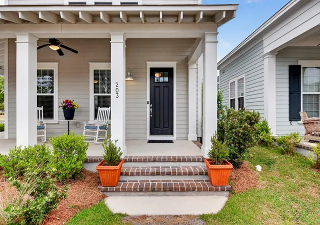Photo 3 of Single family home for sale at 203 Gnarly Oak Ln, Summerville, SC 29485 | MLS# 26025266 | Listing updated on 2026-09-17