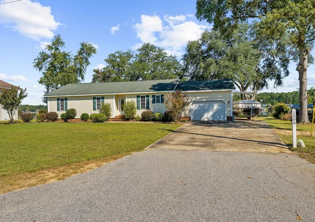 Photo 54 of Single family home for sale at 1599 Waters Edge Dr, Summerton, SC 29148 | MLS# 26027424 | Listing updated on 2026-10-02