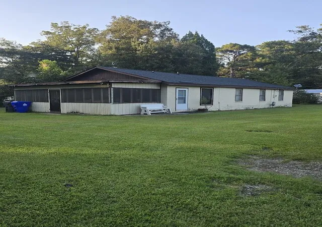 Photo 3 of Single family home for sale at 608 E Richardson Ave, Summerville, SC 29485 | MLS# 26024878 | Listing updated on 2026-09-15