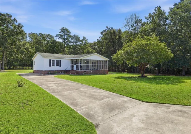 Photo 1 of Manufactured home for sale at 1301 Mill Crk Dr, Manning, SC 29102 | MLS# 26024718 | Listing updated on 2026-10-01