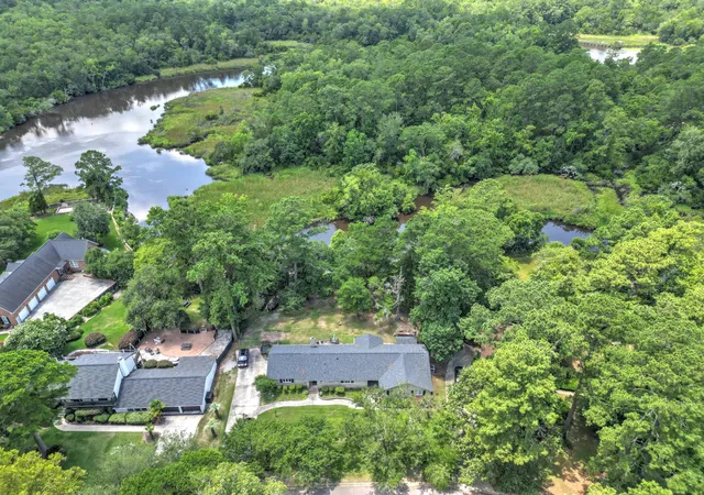 Photo 4 of Single family home for sale at 208 Shaftesbury Ln, Summerville, SC 29485 | MLS# 26025538 | Listing updated on 2026-09-11