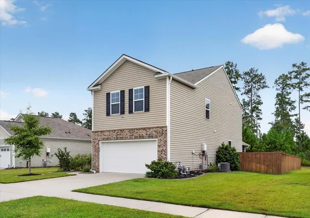 Photo 3 of Single family home for sale at 225 Sedona Dr, Summerville, SC 29486 | MLS# 26028089 | Listing updated on 2026-10-12
