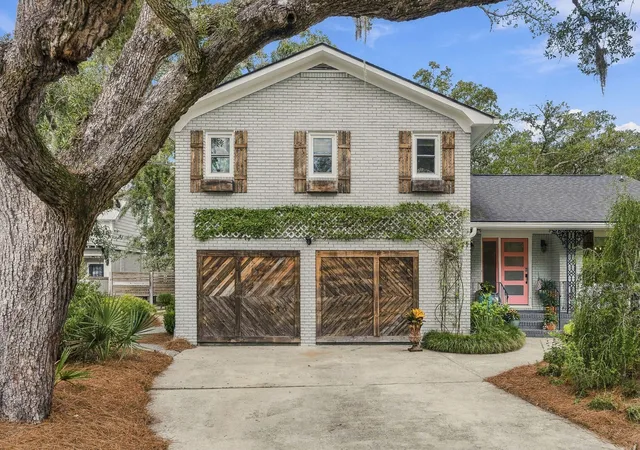 Photo 1 of Single family home for sale at 213 Shady Ln, Charleston, SC 29407 | MLS# 26025633 | Listing updated on 2026-10-29
