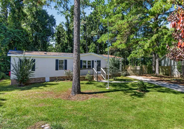 Photo 2 of Manufactured home for sale at 131 Blackberry Ln, Summerville, SC 29483 | MLS# 26026711 | Listing updated on 2026-09-29