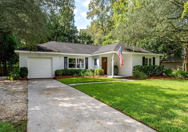 Photo 1 of Single family home for sale at 1325 Saint Clair Dr, Charleston, SC 29407 | MLS# 26025721 | Listing updated on 2026-09-17