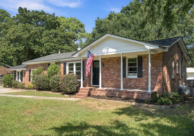 Photo 1 of Single family home for sale at 1052 Harbor View Rd, Charleston, SC 29412 | MLS# 26026456 | Listing updated on 2026-09-25