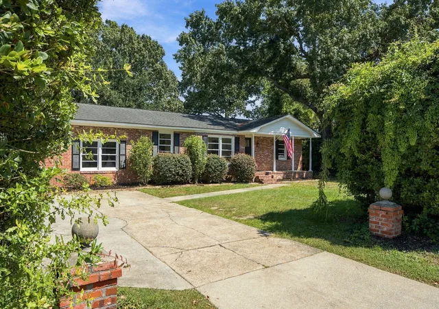 Photo 2 of Single family home for sale at 1052 Harbor View Rd, Charleston, SC 29412 | MLS# 26026456 | Listing updated on 2026-09-25