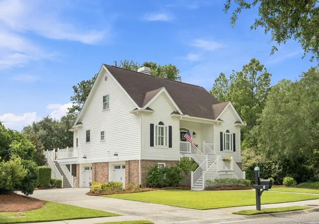 Photo 2 of Single family home for sale at 558 Is Walk E, Mount Pleasant, SC 29464 | MLS# 26025588 | Listing updated on 2026-09-17
