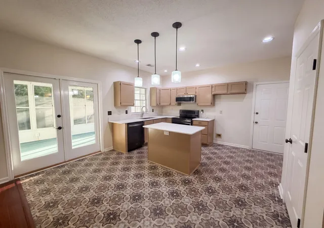 Photo 2 of Single family home for sale at 108 Whaler Rd, Summerville, SC 29485 | MLS# 26027427 | Listing updated on 2026-10-02