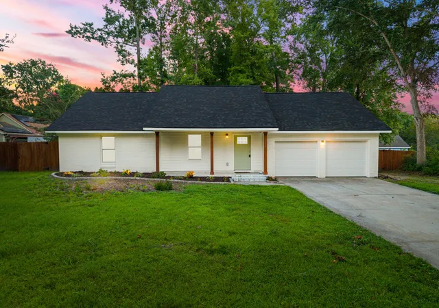Photo 1 of Single family home for sale at 106 Glebe Rd, Summerville, SC 29485 | MLS# 26027945 | Listing updated on 2026-10-09