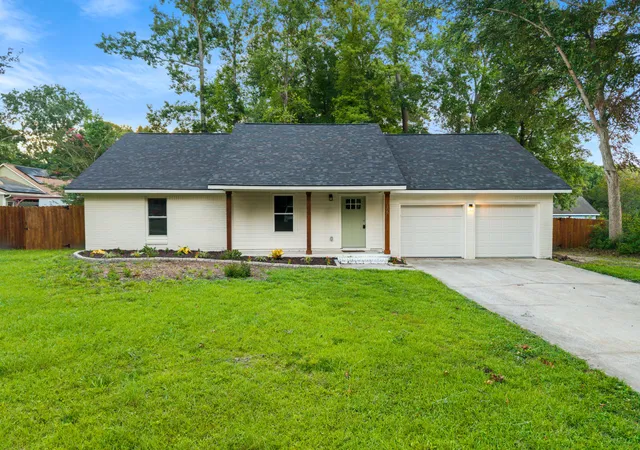Photo 2 of Single family home for sale at 106 Glebe Rd, Summerville, SC 29485 | MLS# 26027945 | Listing updated on 2026-10-09