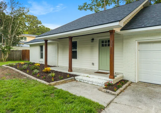 Photo 3 of Single family home for sale at 106 Glebe Rd, Summerville, SC 29485 | MLS# 26027945 | Listing updated on 2026-10-09
