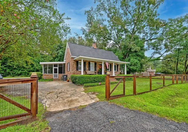 Photo 2 of Single family home for sale at 633 Gahagan Rd, Summerville, SC 29485 | MLS# 26027888 | Listing updated on 2026-10-09