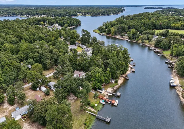 Photo 2 of Manufactured home for sale at 2003 Clubhouse Rd, Summerton, SC 29148 | MLS# 26026637 | Listing updated on 2026-10-08