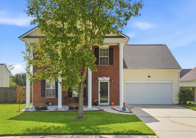 Photo 1 of Single family home for sale at 300 Dunning Rd, Summerville, SC 29486 | MLS# 26027450 | Listing updated on 2026-10-22