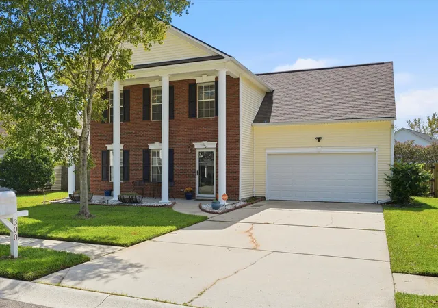 Photo 3 of Single family home for sale at 300 Dunning Rd, Summerville, SC 29486 | MLS# 26027450 | Listing updated on 2026-10-22