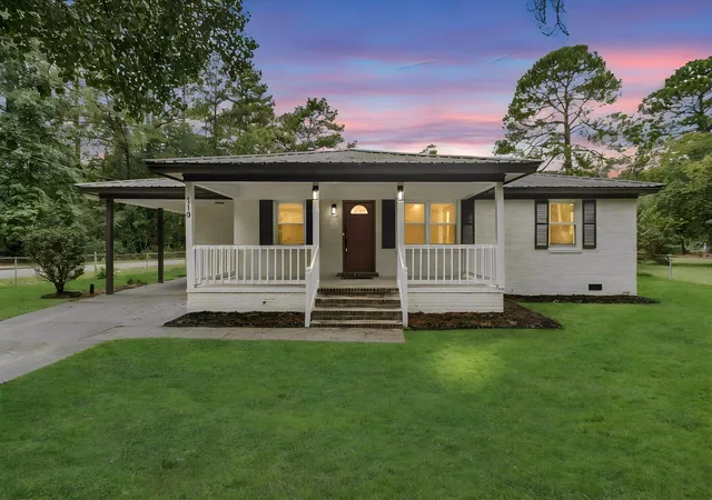 Photo 1 of Single family home for sale at 110 King St, Walterboro, SC 29488 | MLS# 26027977 | Listing updated on 2026-10-09