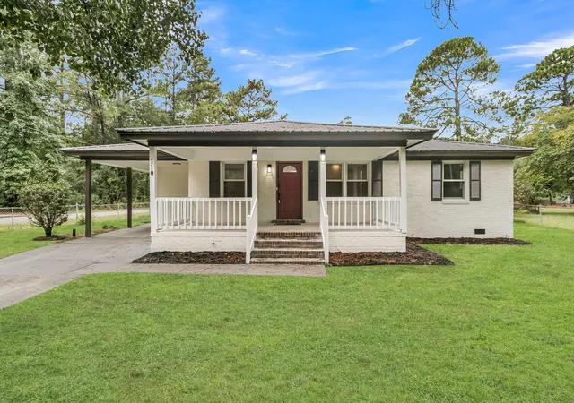 Photo 2 of Single family home for sale at 110 King St, Walterboro, SC 29488 | MLS# 26027977 | Listing updated on 2026-10-09