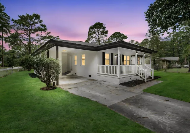 Photo 3 of Single family home for sale at 110 King St, Walterboro, SC 29488 | MLS# 26027977 | Listing updated on 2026-10-09