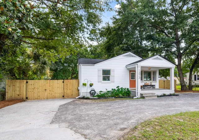 Photo 2 of Single family home for sale at 1373 Sumner Ave, North Charleston, SC 29406 | MLS# 26025240 | Listing updated on 2026-09-09