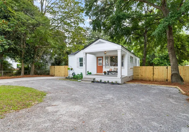 Photo 3 of Single family home for sale at 1373 Sumner Ave, North Charleston, SC 29406 | MLS# 26025240 | Listing updated on 2026-09-09
