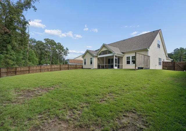 Photo 3 of Single family home for sale at 622 Woolum Dr, Moncks Corner, SC 29461 | MLS# 26025598 | Listing updated on 2026-09-30