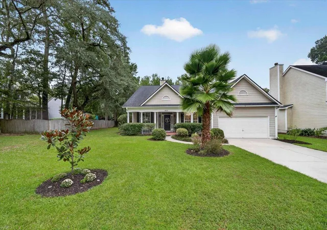 Photo 2 of Single family home for sale at 4001 Plantation House Rd, Summerville, SC 29485 | MLS# 26026889 | Listing updated on 2026-09-28