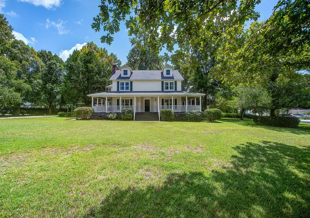 Photo 3 of Single family home for sale at 1300 Limetree Ln, Moncks Corner, SC 29461 | MLS# 26025008 | Listing updated on 2026-10-05