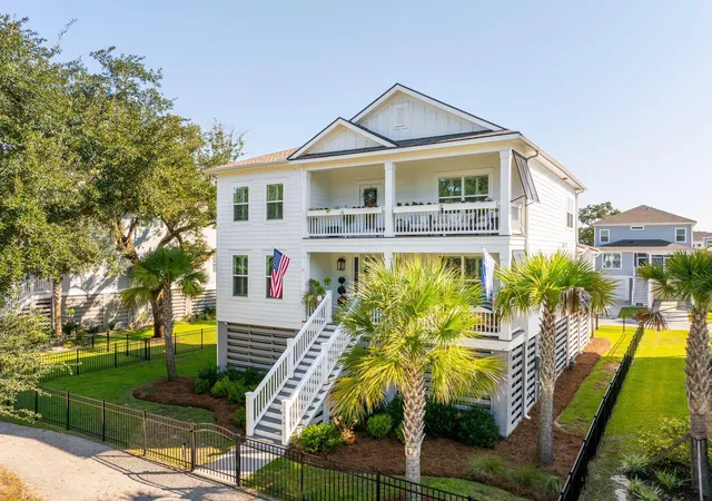 Photo 1 of Single family home for sale at 1534 N Lakeshore Dr, Mount Pleasant, SC 29466 | MLS# 26026544 | Listing updated on 2026-10-24