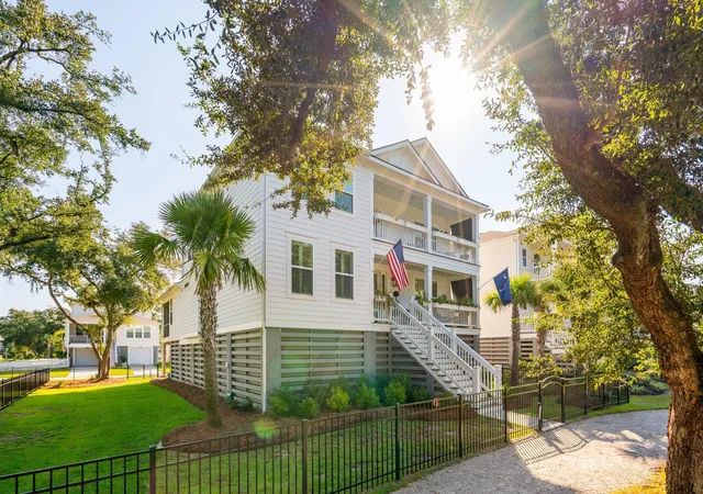 Photo 2 of Single family home for sale at 1534 N Lakeshore Dr, Mount Pleasant, SC 29466 | MLS# 26026544 | Listing updated on 2026-10-24