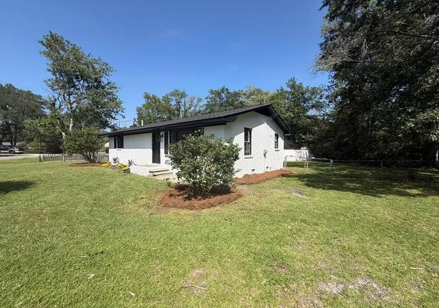 Photo 3 of Single family home for sale at 4740 Linda St, North Charleston, SC 29405 | MLS# 26028839 | Listing updated on 2026-10-28