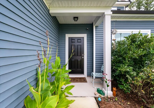 Photo 3 of Single family home for sale at 211 Shadybrook Dr, Summerville, SC 29486 | MLS# 26026246 | Listing updated on 2026-10-08