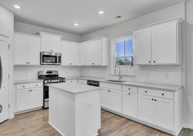 Photo 2 of Single family home for sale at 158 Haverhill St, Summerville, SC 29486 | MLS# 26024697 | Listing updated on 2026-09-16