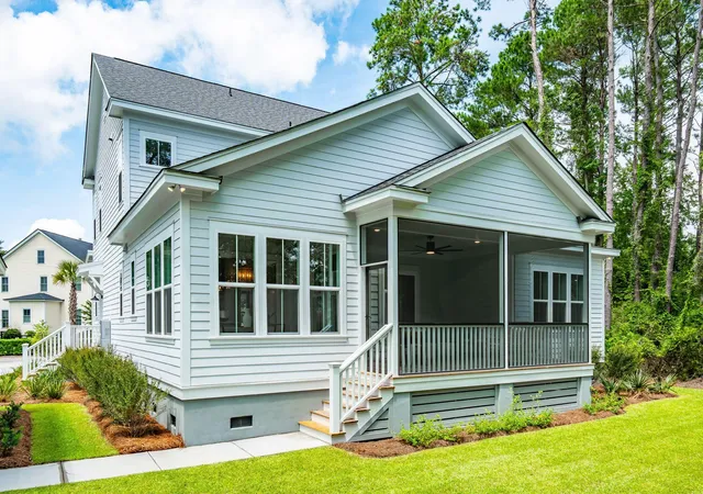 Photo 3 of Single family home for sale at 140 Oakview Ln, Charleston, SC 29492 | MLS# 26024647 | Listing updated on 2026-09-03
