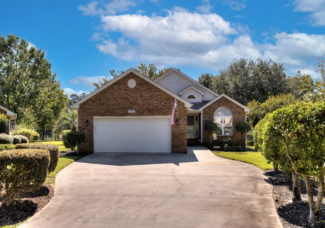Photo 3 of Single family home for sale at 225 Ridge Lake Dr, Manning, SC 29102 | MLS# 26027194 | Listing updated on 2026-10-17