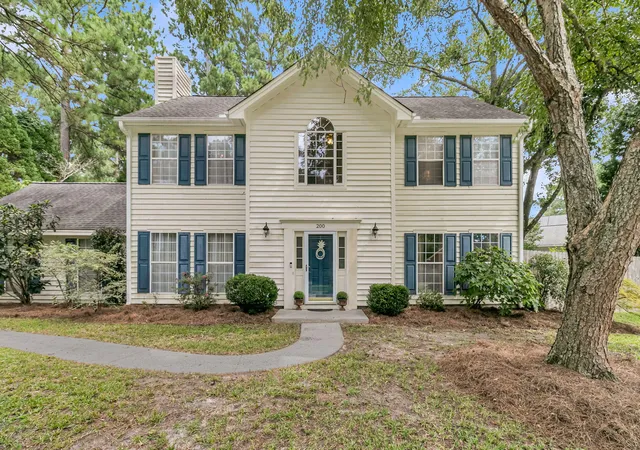 Photo 3 of Single family home for sale at 200 Wickford, Summerville, SC 29485 | MLS# 26025111 | Listing updated on 2026-09-06