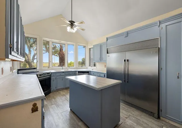 Photo 4 of Single family home for sale at 512 Palm Blvd, Isle Of Palms, SC 29451 | MLS# 26024839 | Listing updated on 2026-09-14