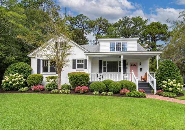 Photo 1 of Single family home for sale at 506 N Palmetto St, Summerville, SC 29483 | MLS# 26026590 | Listing updated on 2026-10-25