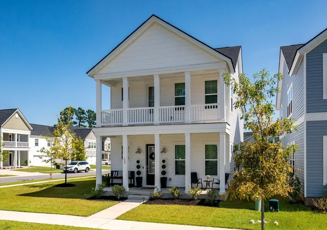 Photo 2 of Single family home for sale at 122 Split Leaf Ln, Summerville, SC 29483 | MLS# 26027461 | Listing updated on 2026-10-08