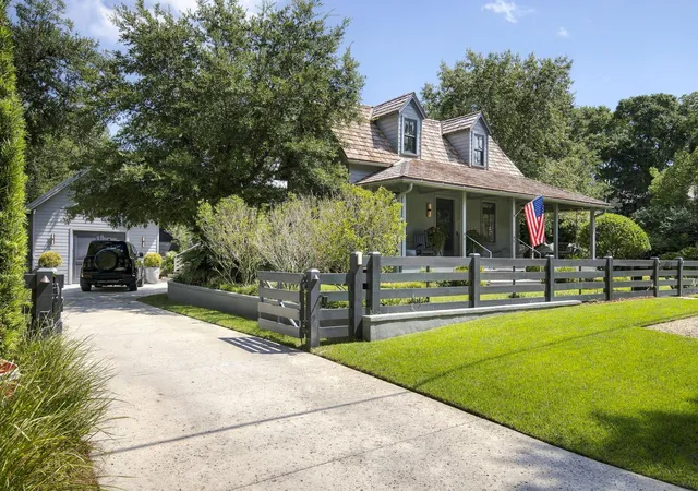 Photo 2 of Single family home for sale at 734 Pitt St, Mount Pleasant, SC 29464 | MLS# 26026475 | Listing updated on 2026-10-26