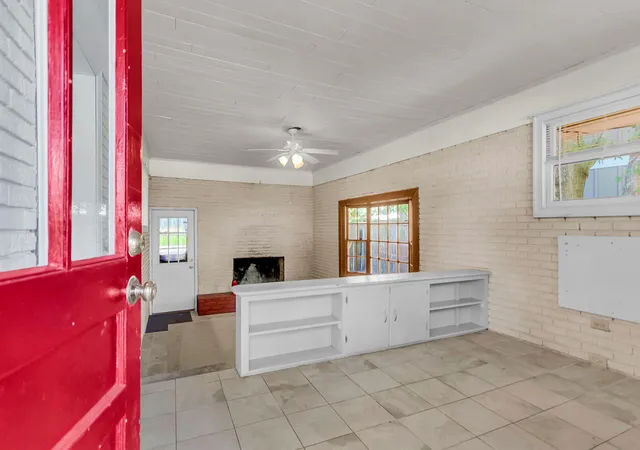 Photo 2 of Single family home for sale at 1496 Seminole St, Mount Pleasant, SC 29464 | MLS# 26025086 | Listing updated on 2026-09-16