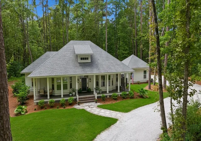 Photo 3 of Single family home for sale at 17 Blake Ln, Seabrook, SC 29940 | MLS# 26025167 | Listing updated on 2026-09-05