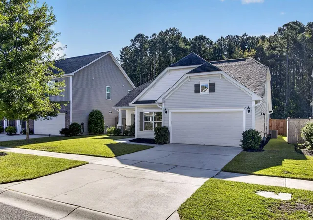 Photo 2 of Single family home for sale at 215 Saxony Loop, Summerville, SC 29486 | MLS# 26027206 | Listing updated on 2026-10-02
