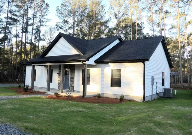 Photo 2 of Single family home for sale at 33 Clara Ct, Walterboro, SC 29488 | MLS# 26025074 | Listing updated on 2026-09-04