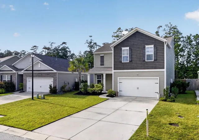 Photo 2 of Single family home for sale at 384 Bering Ln, Summerville, SC 29486 | MLS# 26025180 | Listing updated on 2026-09-14