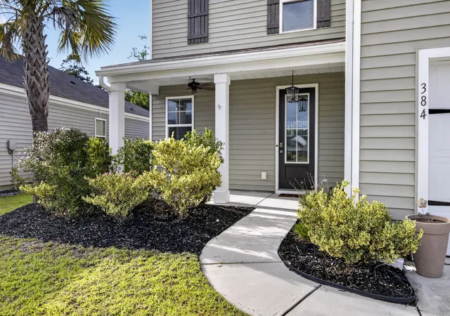 Photo 3 of Single family home for sale at 384 Bering Ln, Summerville, SC 29486 | MLS# 26025180 | Listing updated on 2026-09-14